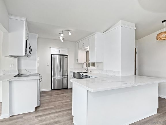 4th image of 4783 Mount Almagosa Dr