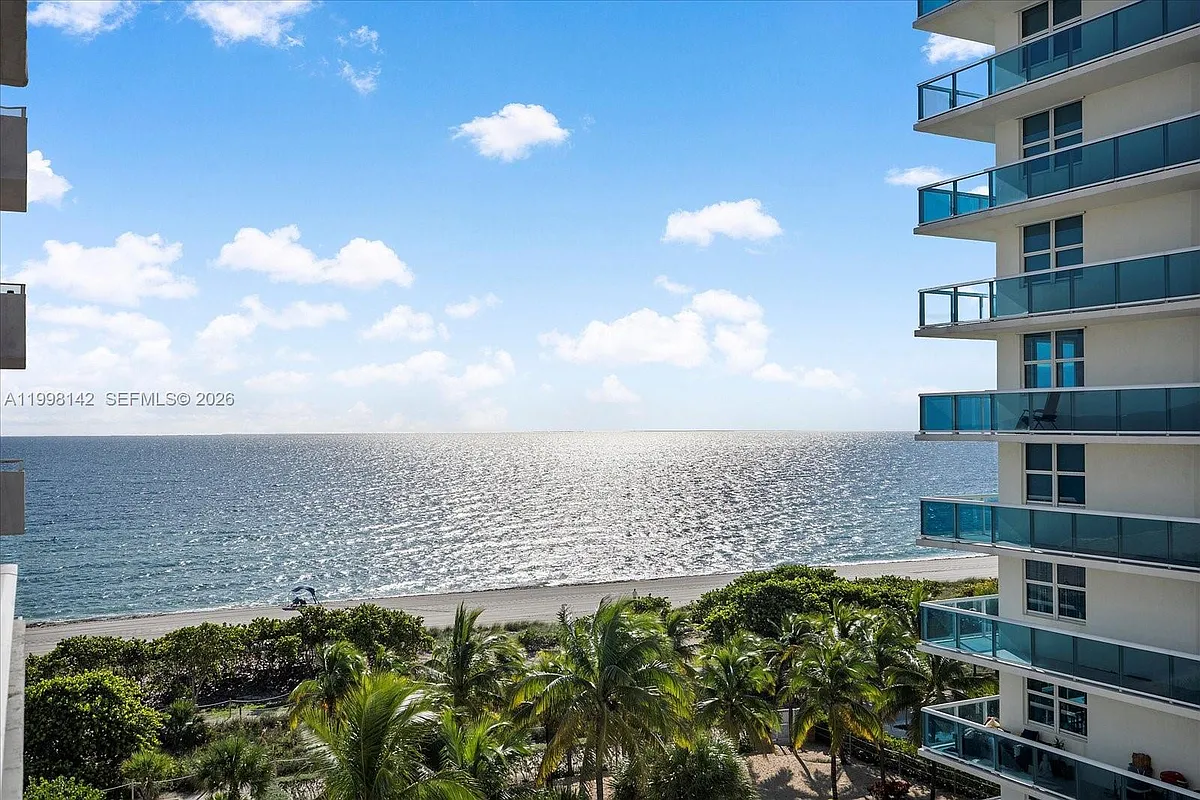 Building Photo - 9225 Collins Ave #706