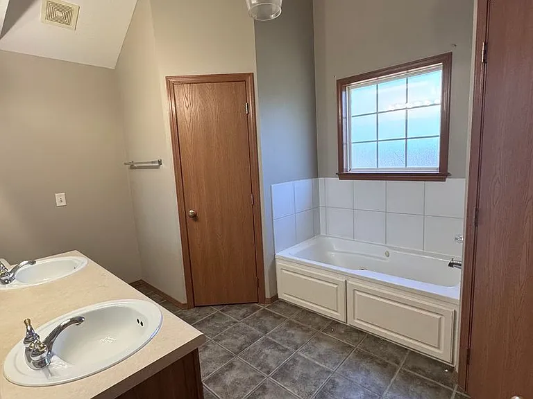 508 N Douglas Dr — Photo 12