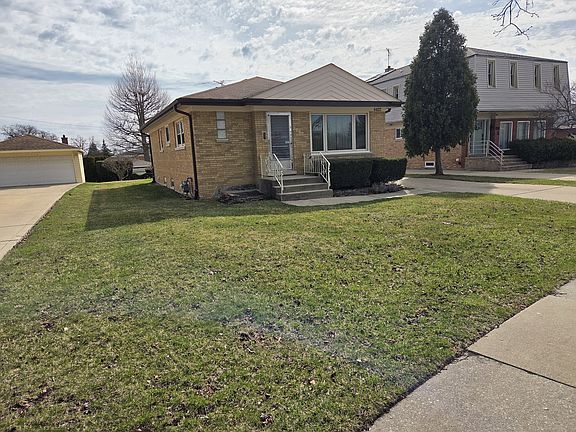 2nd image of 8423 N Shermer Rd