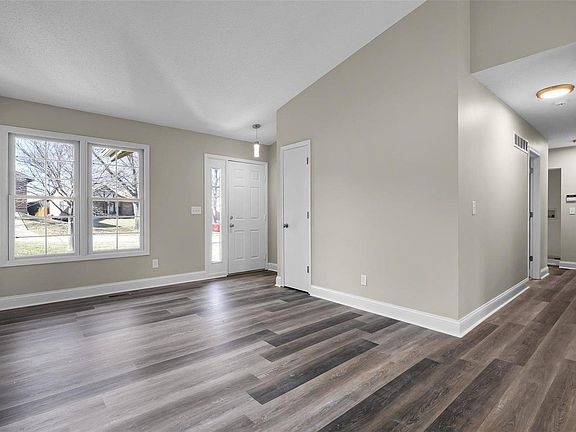 3rd image of 6579 Dolphin Cir E