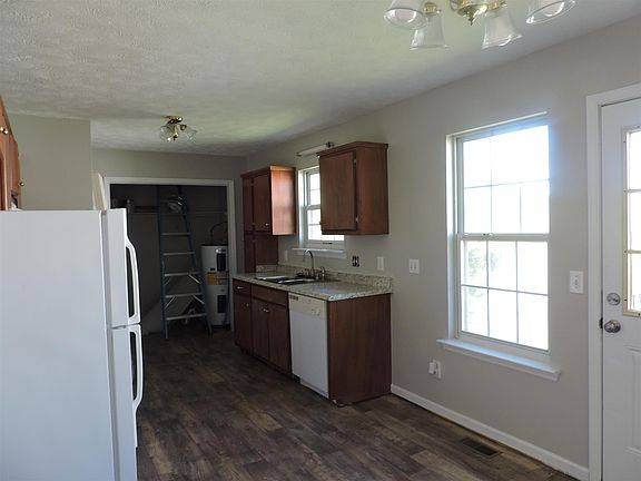 5th image of 1205 Bradyville Pike