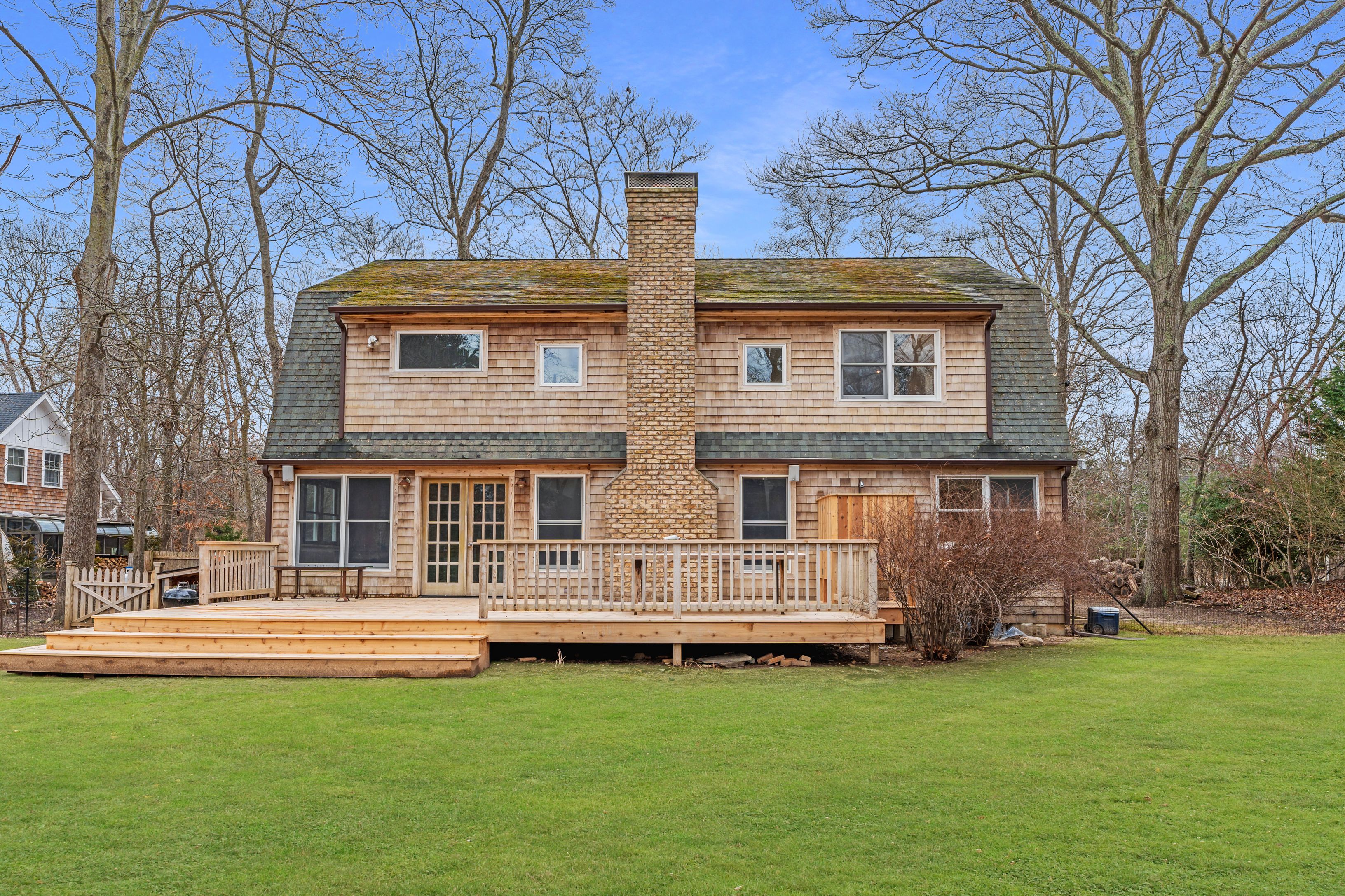 14 Broadway, East Hampton, NY 11937 Out East