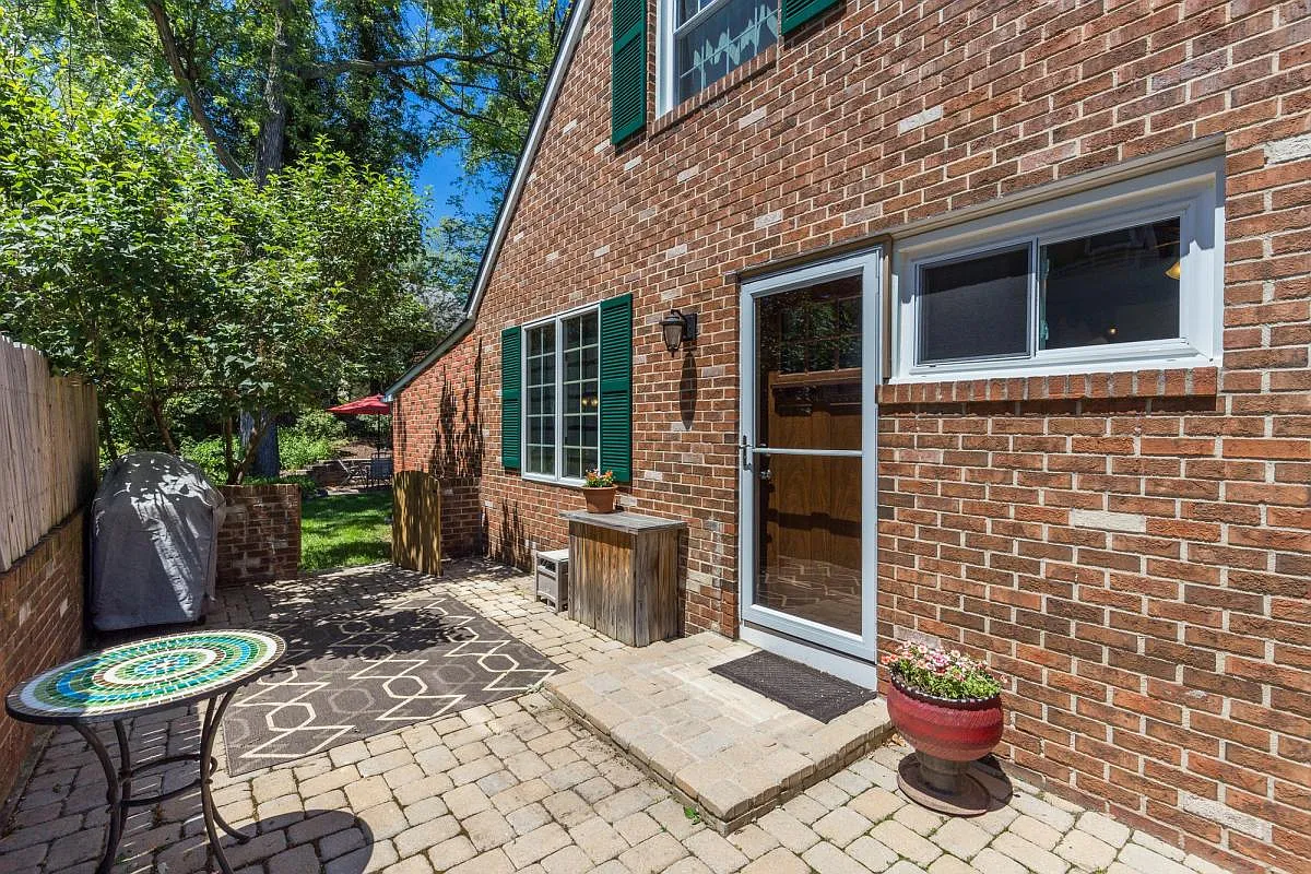 4 bed, 1500 sqft, $3,000 — Photo 2