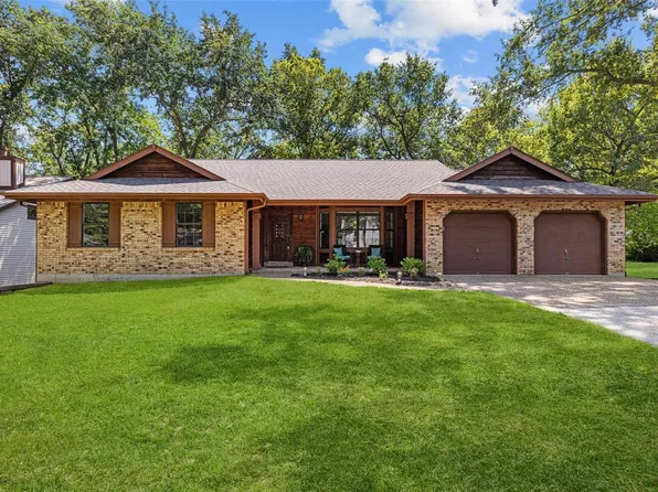 17 Provence Dr, Lake Saint Louis, MO 63367