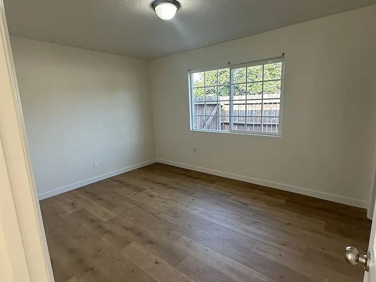 130 Surfside Dr — Photo 4