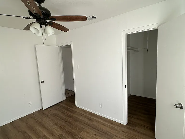 907 Broadway Ave #23 — Photo 6