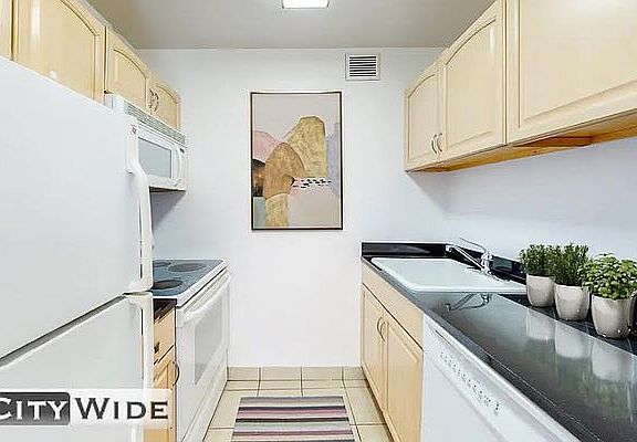 4th image of 340 E 29th St APT 15b