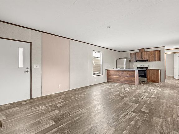 4th image of 1472 Midway Ave #19