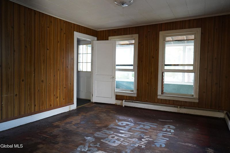 3rd image of 130 York Avenue
