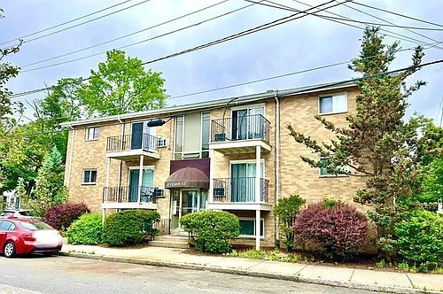 87 Cedar St Photo 1