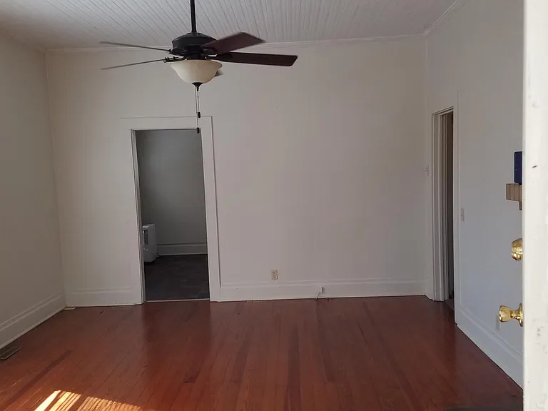 309 N Pine St — Photo 2