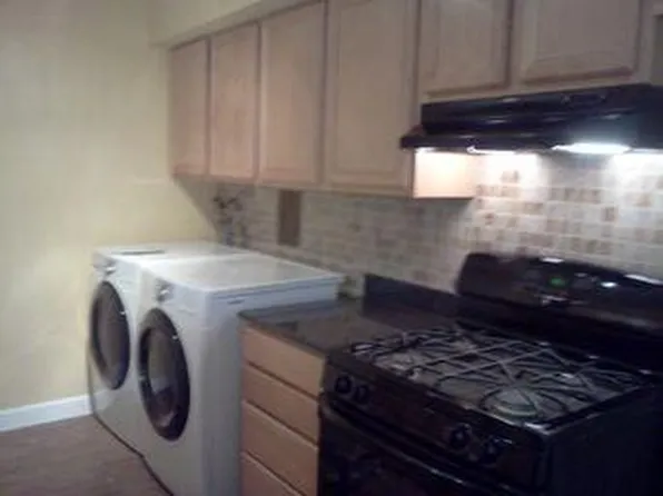 1050 Cove Dr, Prospect Heights, IL 60070