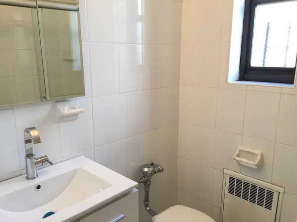 420 E 18th St, Brooklyn, NY 11226
