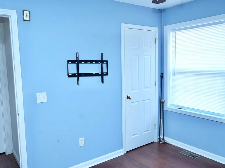 2427 Lindsay Rd — Photo 6