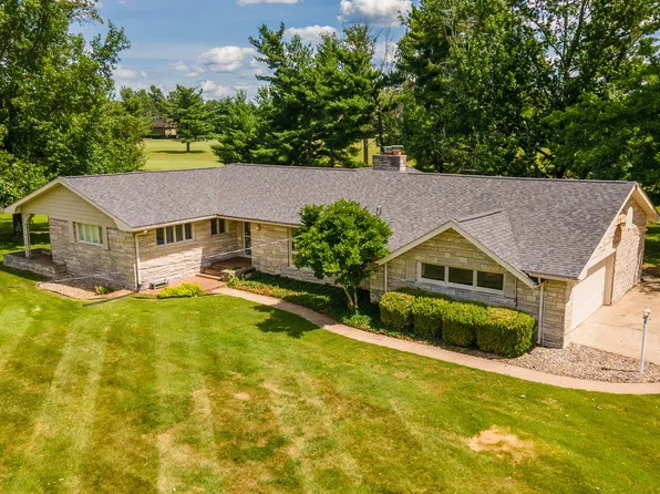 919 W Grand Ave, Carterville, IL 62918