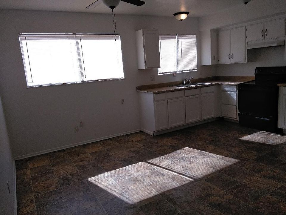2nd image of 7633 California City Blvd