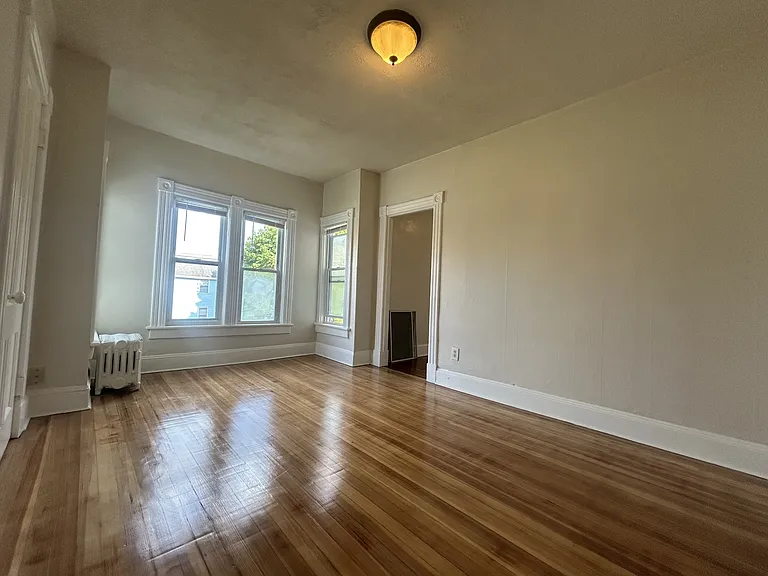 35 Kent Ave — Photo 6