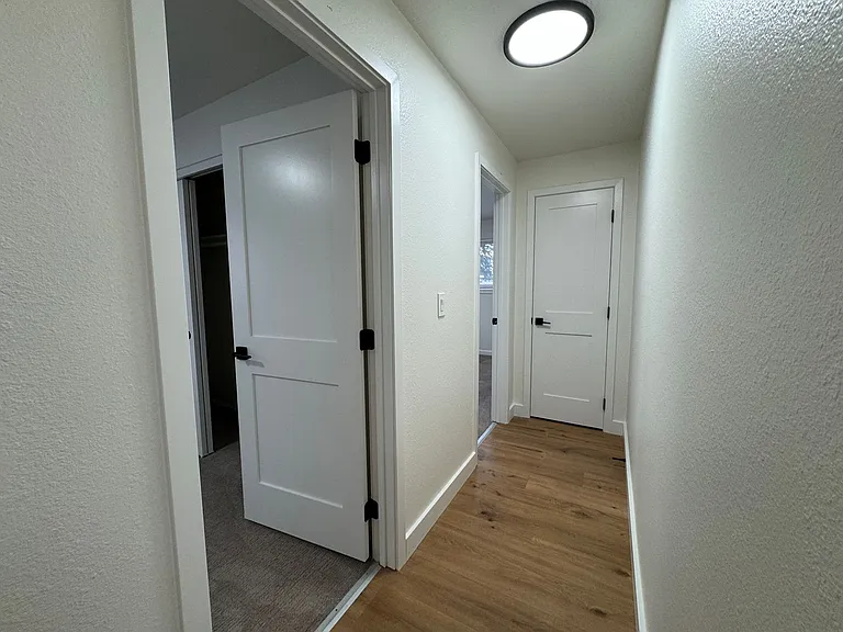 Avia Apartments | Renovated Homes in Seattle's Greenwood Neighborhood | 1 MONTH FREE!! — Photo 32