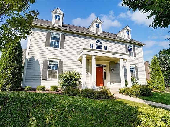 3rd image of 170 Pointe Oakwood Way