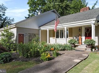 802 Honeysuckle Dr, Martinsburg, WV 25401