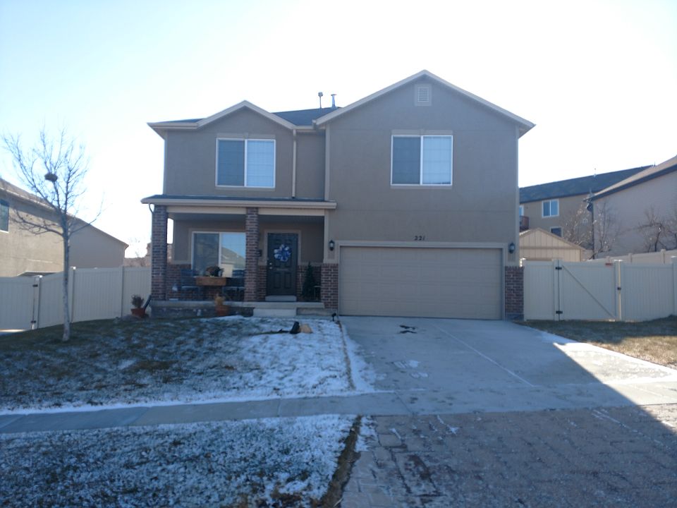 1st image of 221 W Kestrel Dr