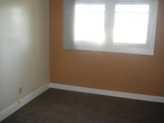 5th image of 667 E Shaver St