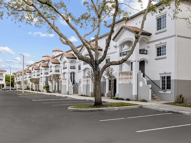 Venice Cove Apartments — Photo 5