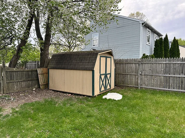 2 Churchill Cir — Photo 29