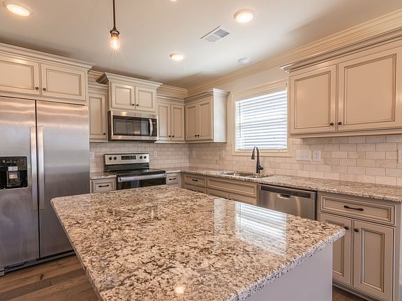 3rd image of 290 Hutch Ct