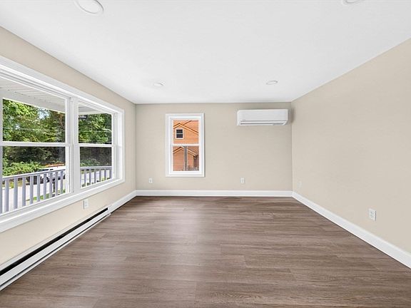 4th image of 69 Wolcott Ave