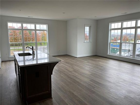 3rd image of 301 Parade St