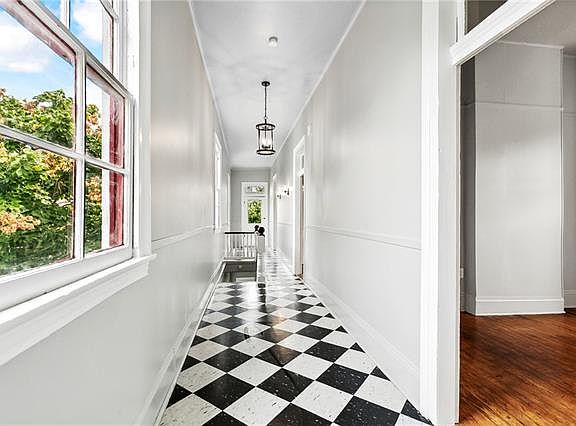 3rd image of 711 Kerlerec St
