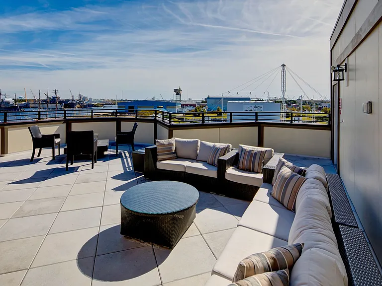 Harbor Vista at Crawford Street — Photo 18