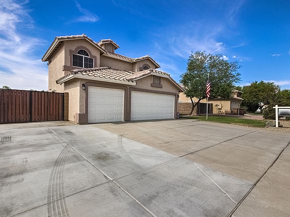 2nd image of 8405 W Willowbrook Dr