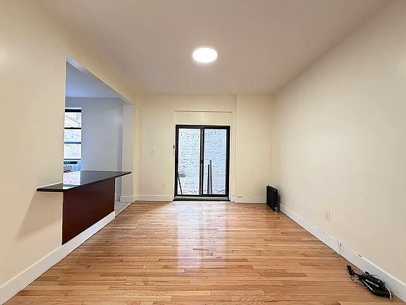 4th image of 1040 Park Pl #A4