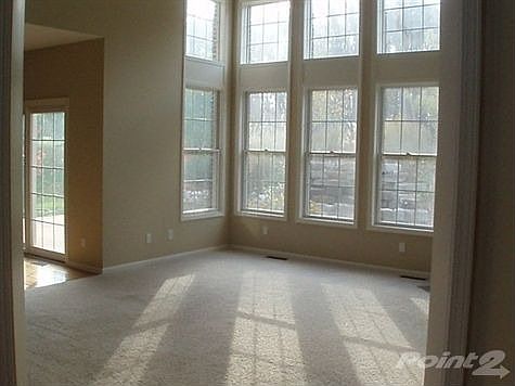 4th image of 473 Amsbury Ct