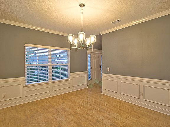 4th image of 432 Fairview Cir
