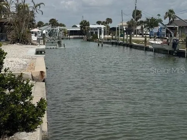 1275 Holiday Dr #10, Englewood, FL 34223