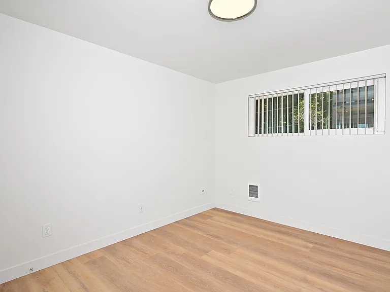 Dexter Flats — Photo 17