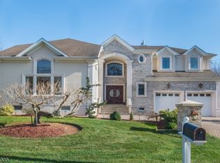 34 Hardwick Ln, Wayne, NJ 07470