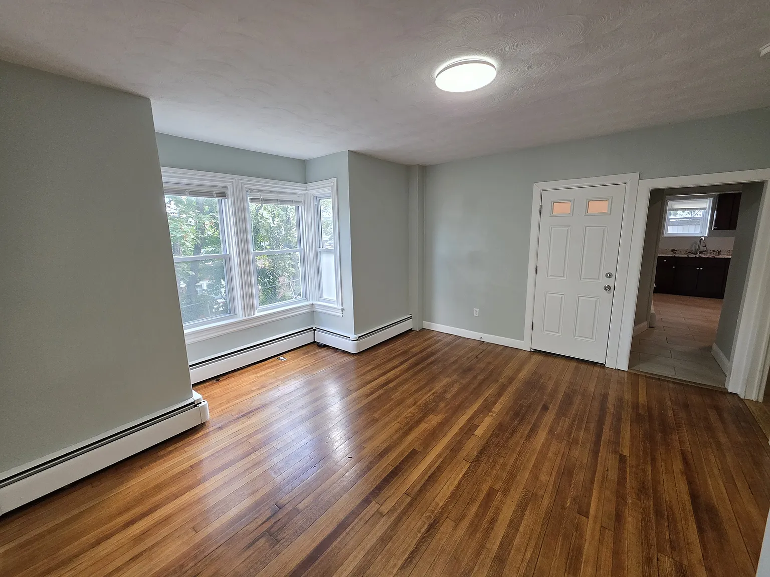  18 Highland St 1stflr 2b/1b Updated Dblparlor Laundryhook-Ups Smpetok — Photo 3
