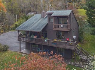 911 Mountain Lake Dr, Waynesville, NC 28785