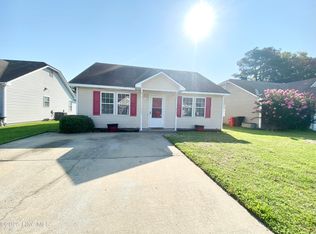 202 Old Oak Dr, Elizabeth City, NC 27909