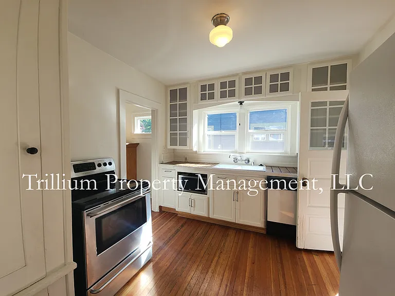 6425 N Curtis Ave — Photo 10