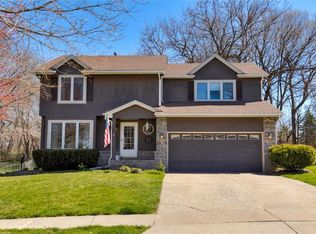 4821 Crestmoor Dr, Des Moines, IA 50310