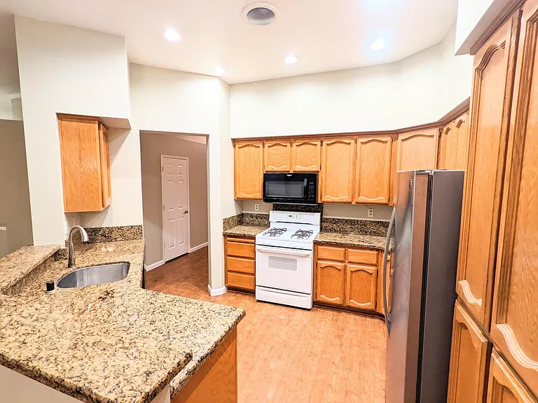 8128 Bramfield Way — Photo 8