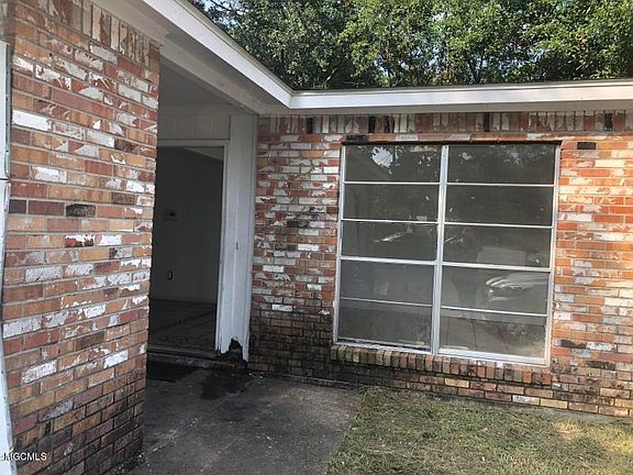 3rd image of 4105 Wisteria Dr