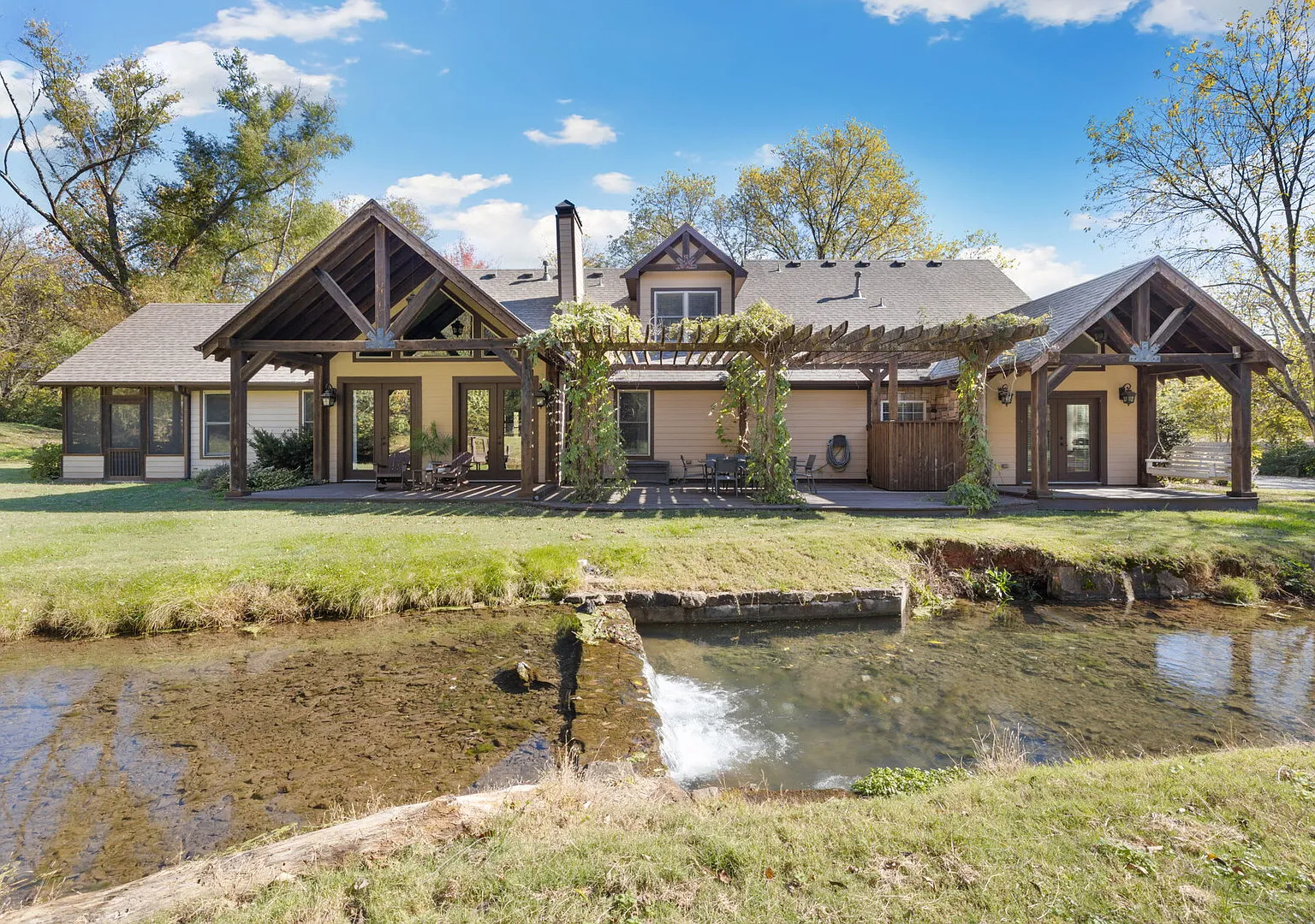 Whispering Brook-Outdoor oasis w/stream-Sleeps 16 — Photo 1