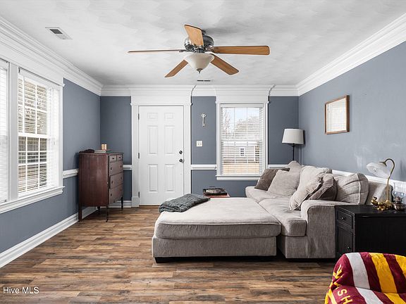 3rd image of 118 White Oak Drive
